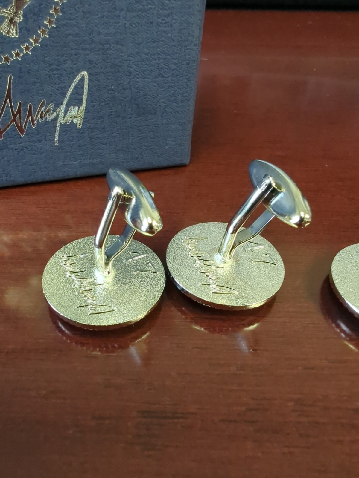 Hot! 🔥 2025 Donald Trump “47” Presidential Cufflinks and Lapel Pin