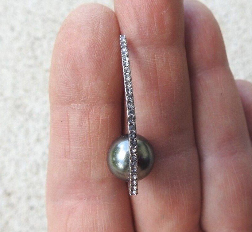Beautiful Black Pearl Hook Closure Earrings with Rhinestones