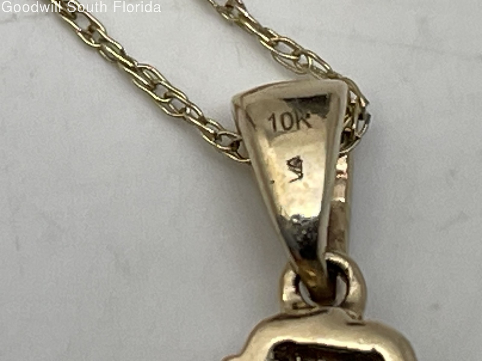 Gold 10K With Diamonds Chain/Pendant (Stamped 10K- Tested 9.82KT) Weight 1.2g