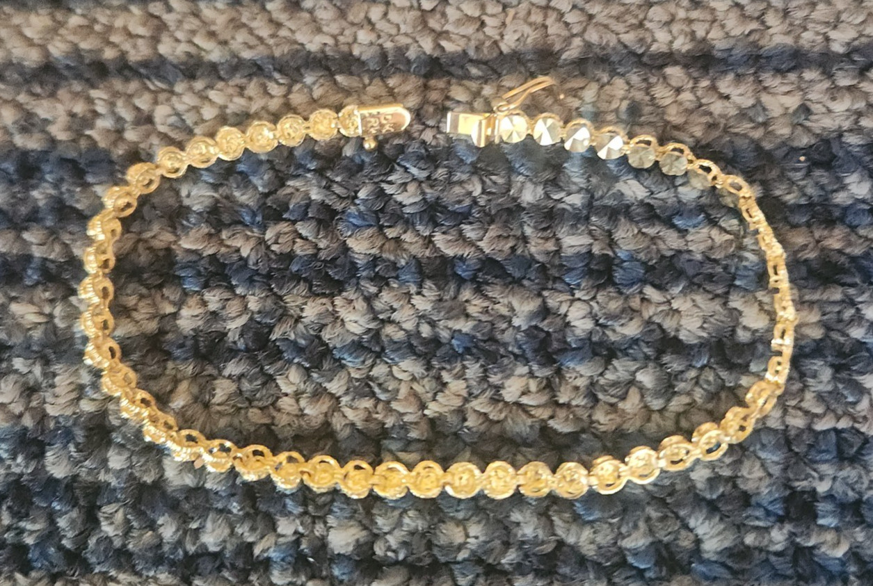 2.9 dwt 10K Yellow GOLD Chain Bracelet approx 7.5 inches Nice Price Too