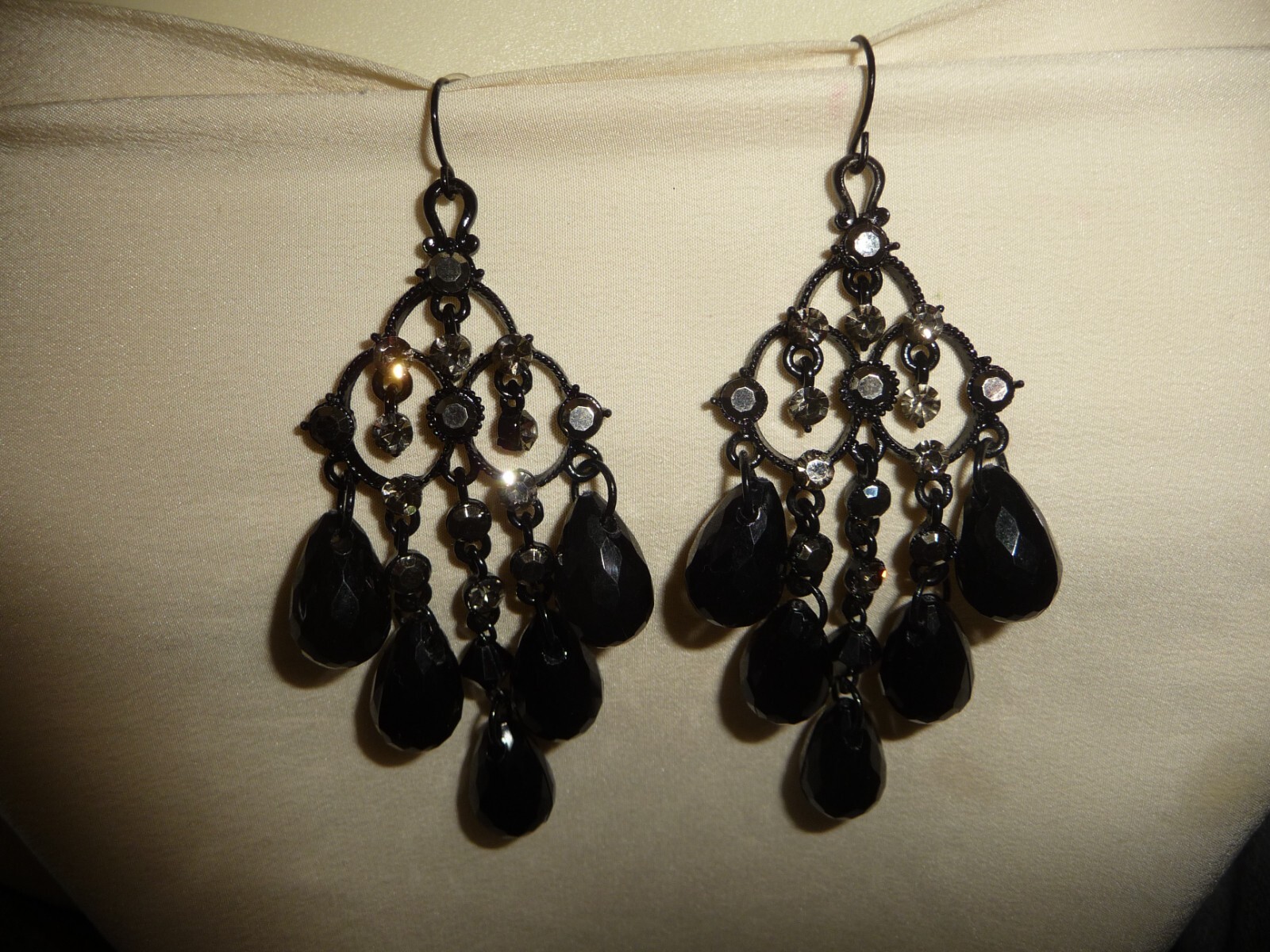 2 1.2″ L DANGLE CHANDELIER BLACK BEADS W RHINESTONES PIERCED EARRINGS #8/11A