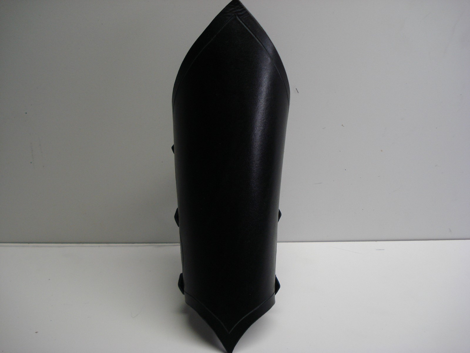 LEATHER PLAIN GAUNTLET. BLACK METAL…(MDLG0122)….. CELTIC FROST
