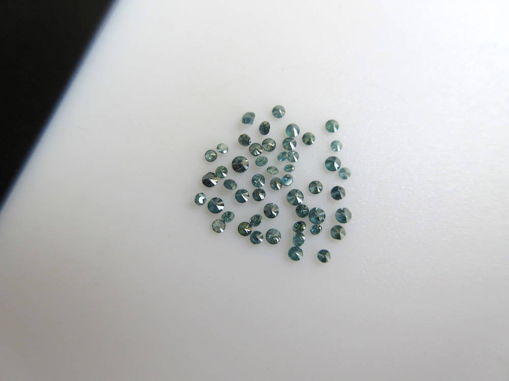 20 Pieces 1mm To 2mm Blue Faceted Round Shaped Solitaire Diamonds