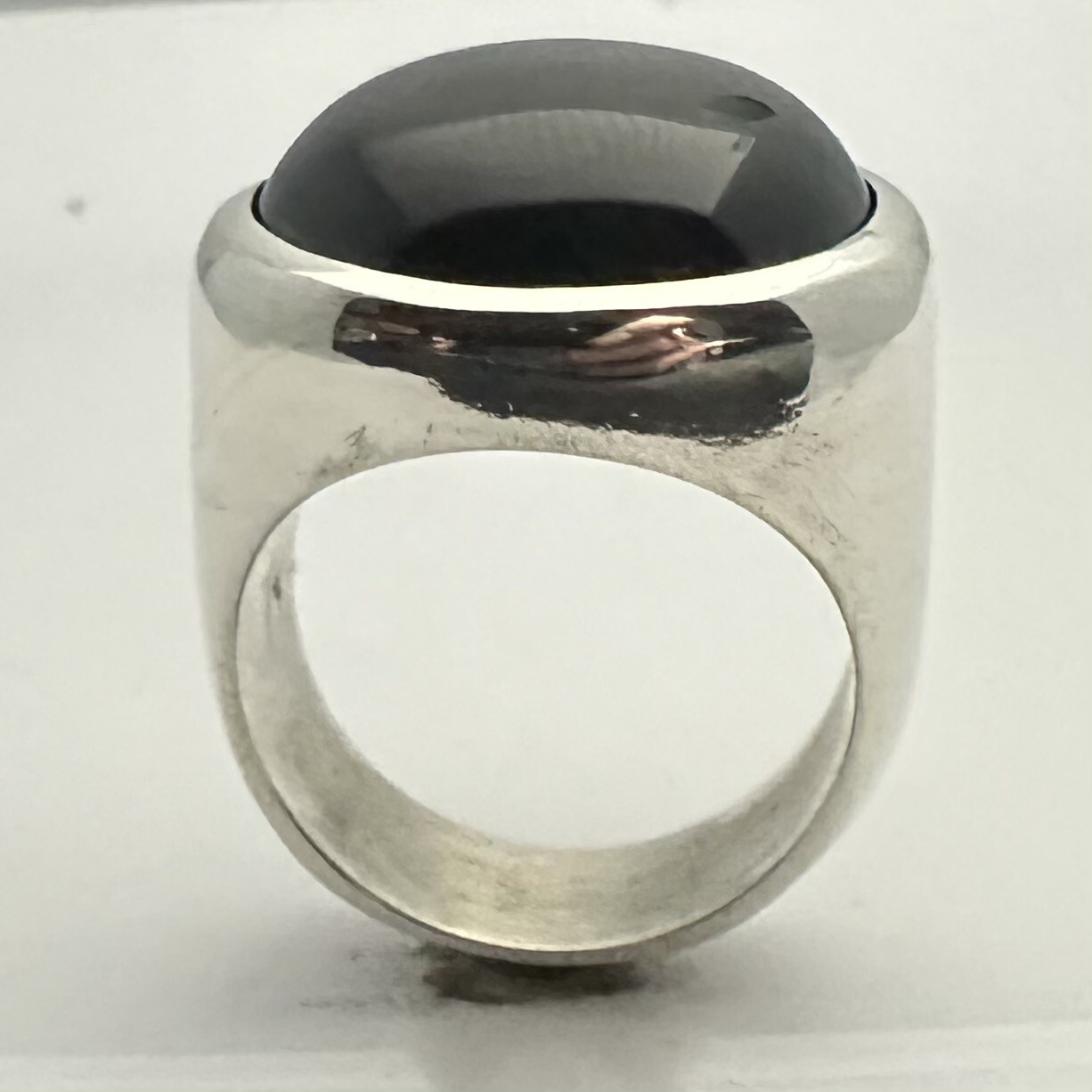 MJG STERLING SILVER MEN’S RING. 20mm BLACK ONYX CABOCHON. SZ 10. 28 Grams.