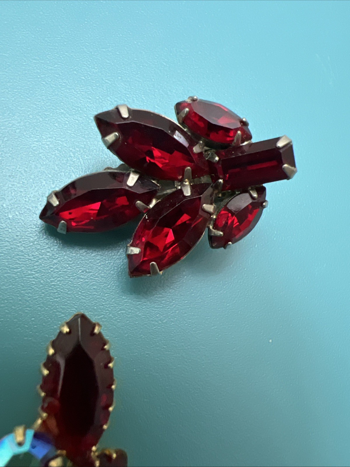 Vintage Juliana Red Rhinestone Brooch & Earrings – Married Set – Crinkle Glass