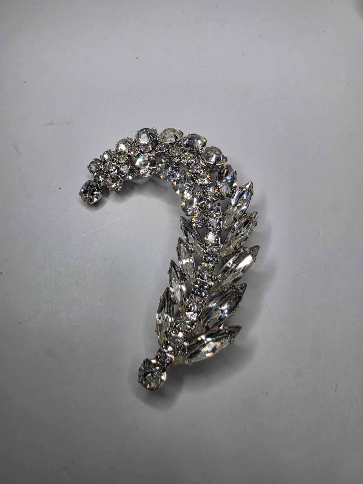 Vintage Signed WEISS Clear Rhinestone Feather Crescent Brooch Pin 1950’s