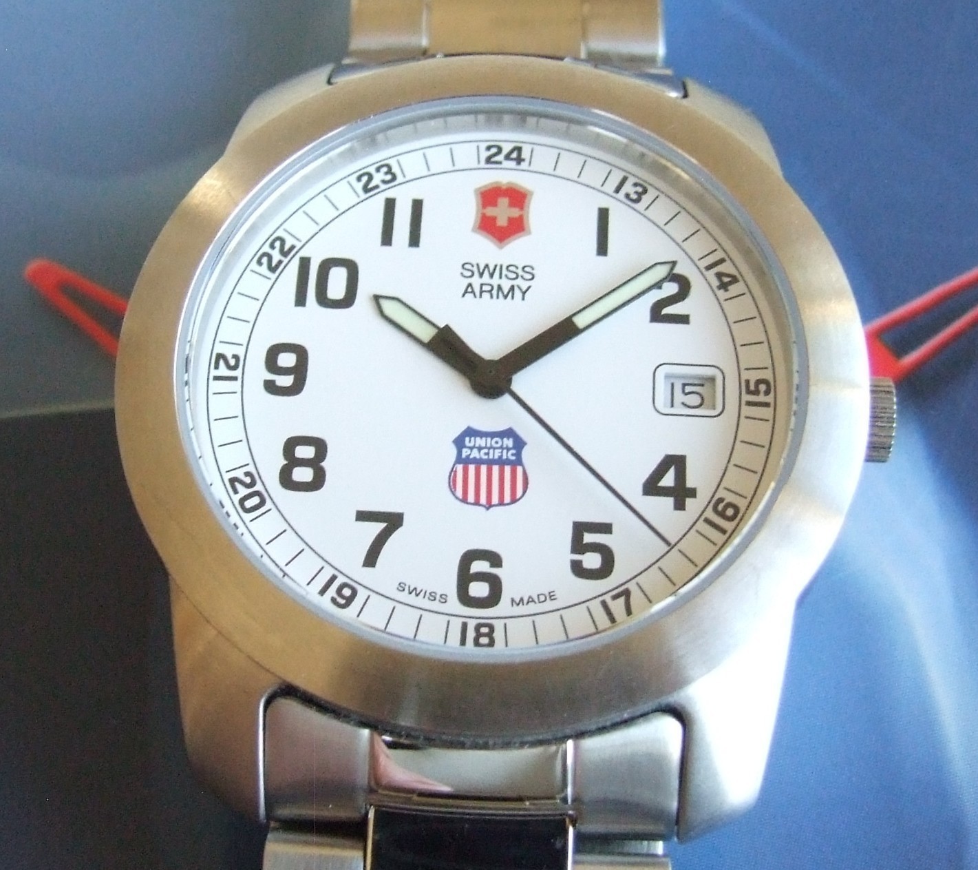 VictorINOX SWISS ARMY~Men FIELD Rare UNION PACIFIC RR Dial~SS Bracelet~Very Fine