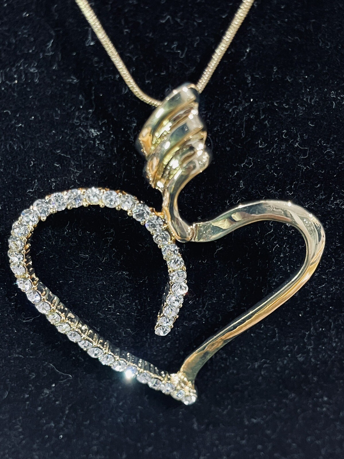 NIB LOVE HEART PENDANT ROUND CUBIC ZIRCONIA 18KT YELLOW GOLD PLATE 18″ CHAIN INC