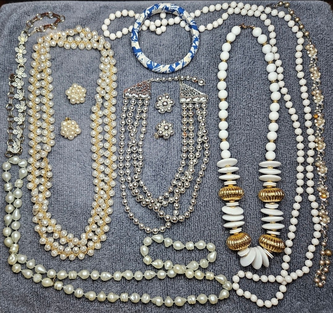 Mixed Jewelry lot of 12 Vintage and modern Some marked Estate Sale Find