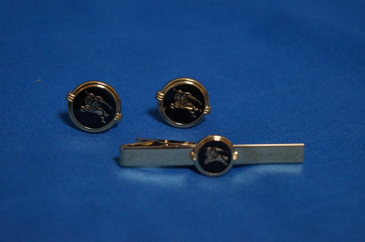 Excellent condition BURBERRY tie pin cufflinks set box