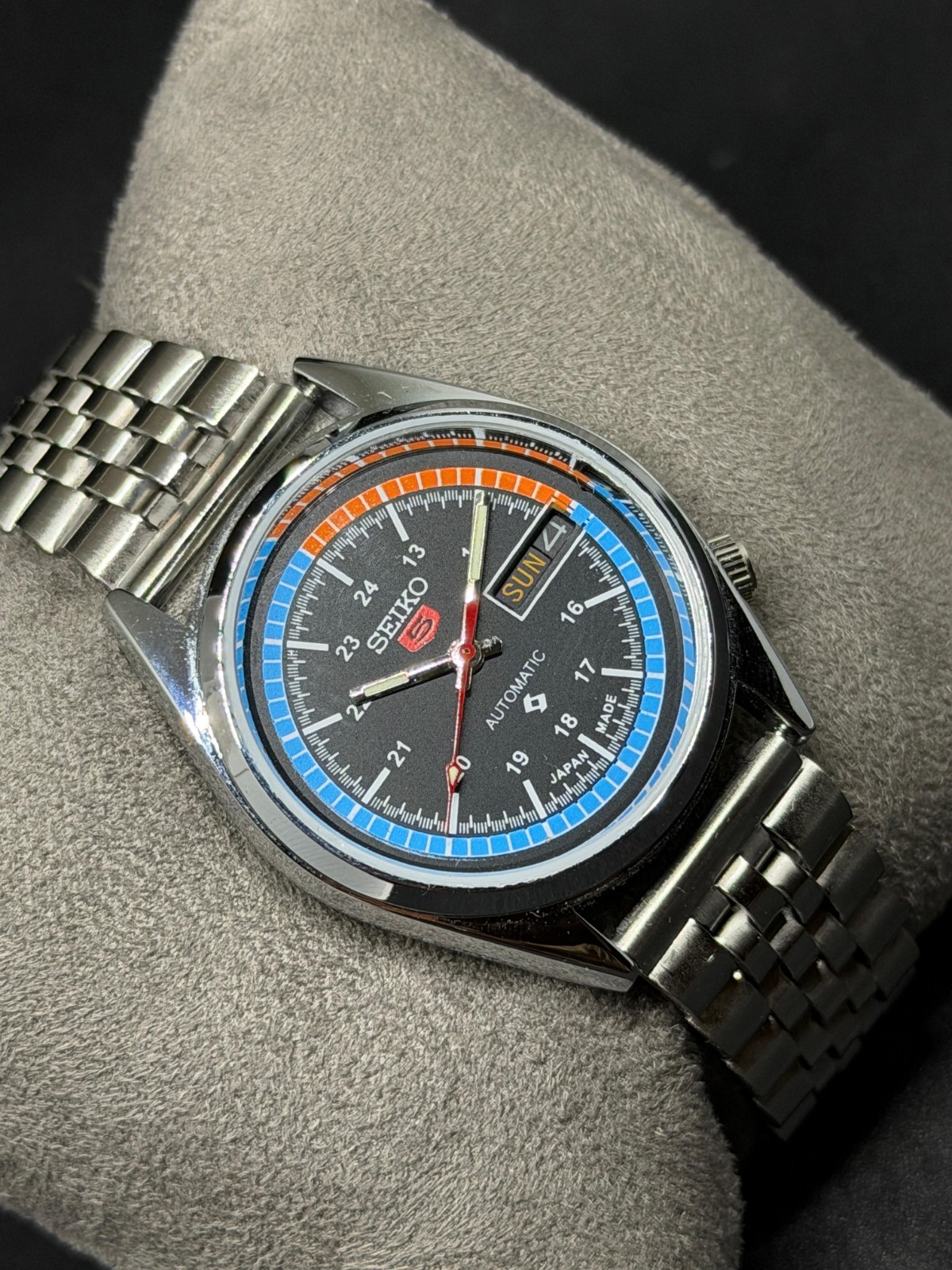 Vintage Seiko 5 Automatic Day/Date Japanese Men’s Wrist Watch