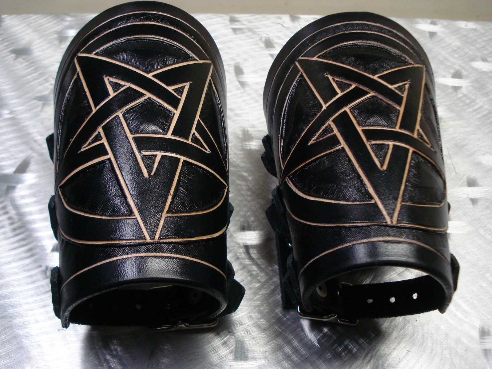 LEATHER LEATHER CARVED GAUNTLET…DEATH METAL…(MDLG0152)….BRUJERIA
