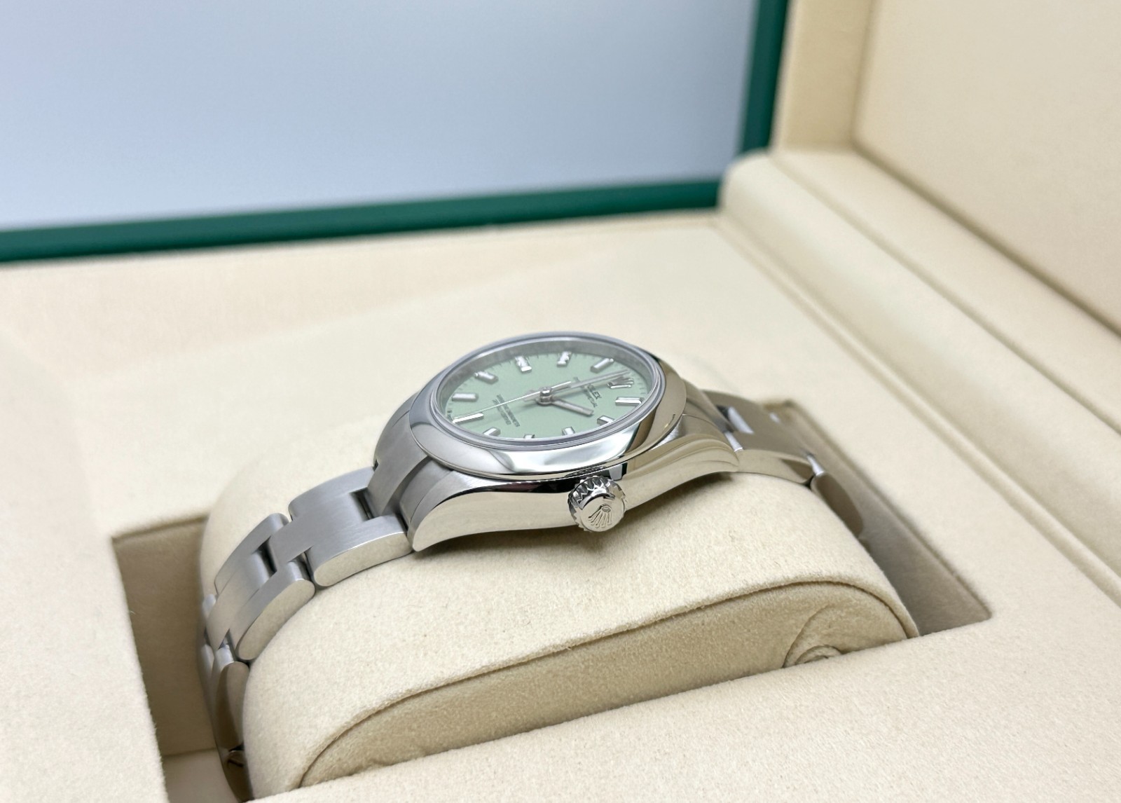 Brand New Rolex Ladies Oyster Perpetual 28 276200 PISTACHIO Dial Steel Full Set