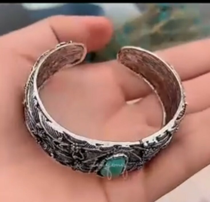 Turquoise Bracelet. Silver plated. 6.6cm (2.4 inches). Fashionable. Eyecatching