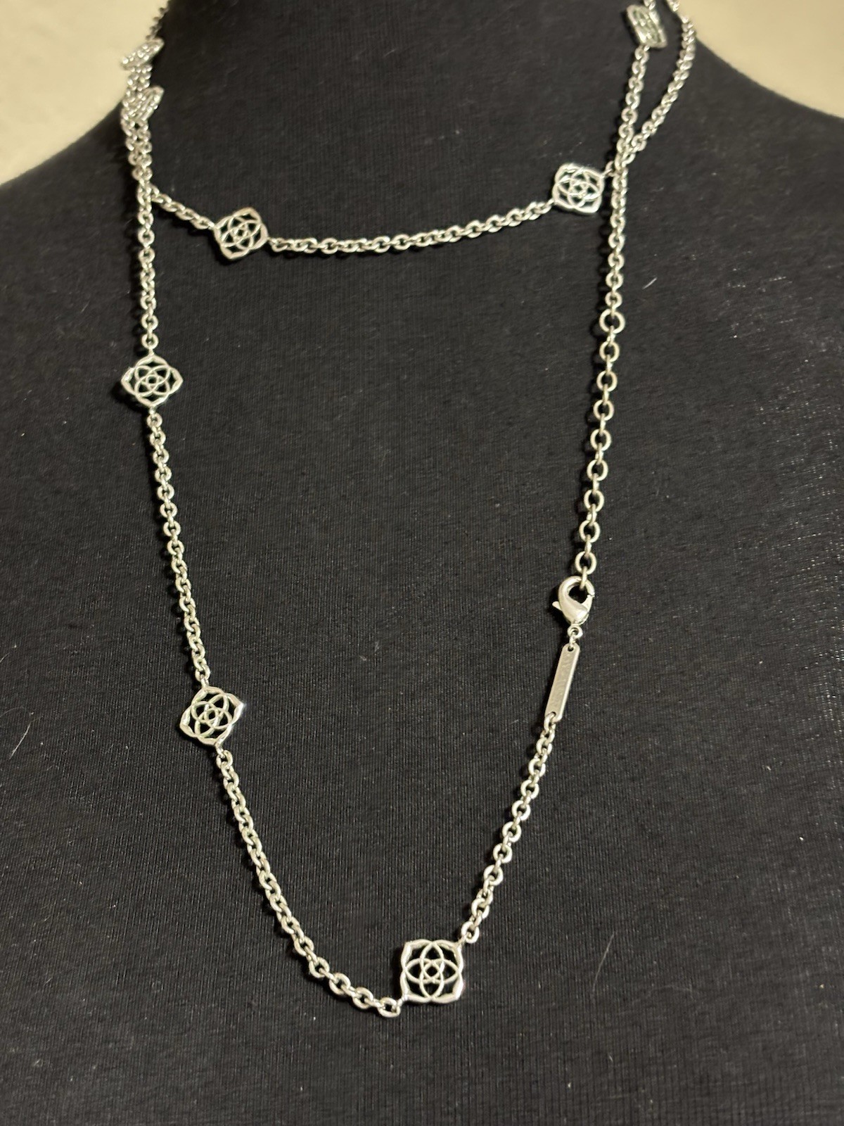 Kendra Scott Necklace 20” Beautiful Great Condition Silver Tone Alone Or Layer