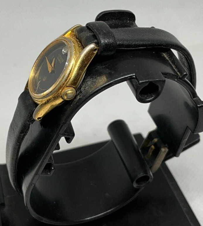 Vintage Citzen womens watch, normal wear/age, runs and looks good, great value