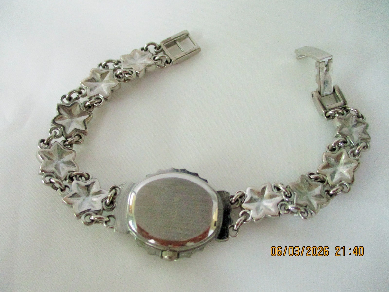 100+ GENUINE GARNETS!!! VINTAGE FLORAL PATTERN BRACELET WATCH; VIVANI, LOVELY !
