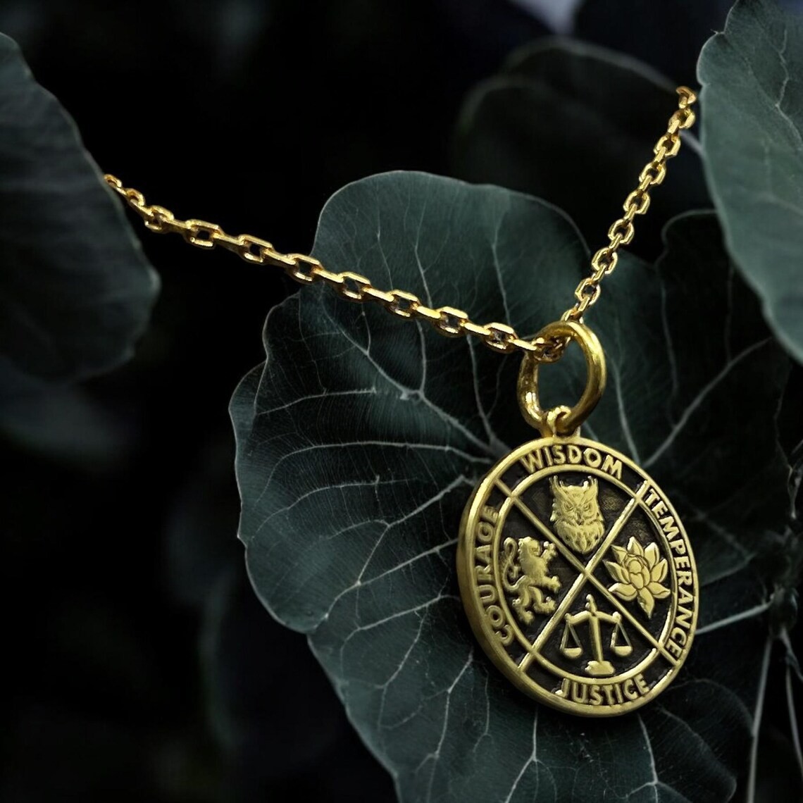 Coat Of Arms Engraved Necklace 925 Sterling Silver Pendant Necklace Duty Free