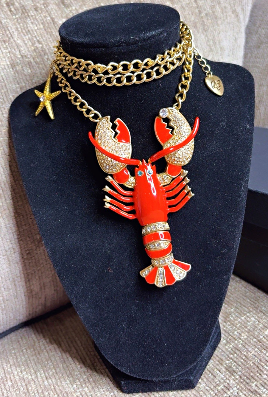 HUGE 🦞BETSEY JOHNSON Gold Tone Enamel Crystal Lobster OCharm Necklace🤩