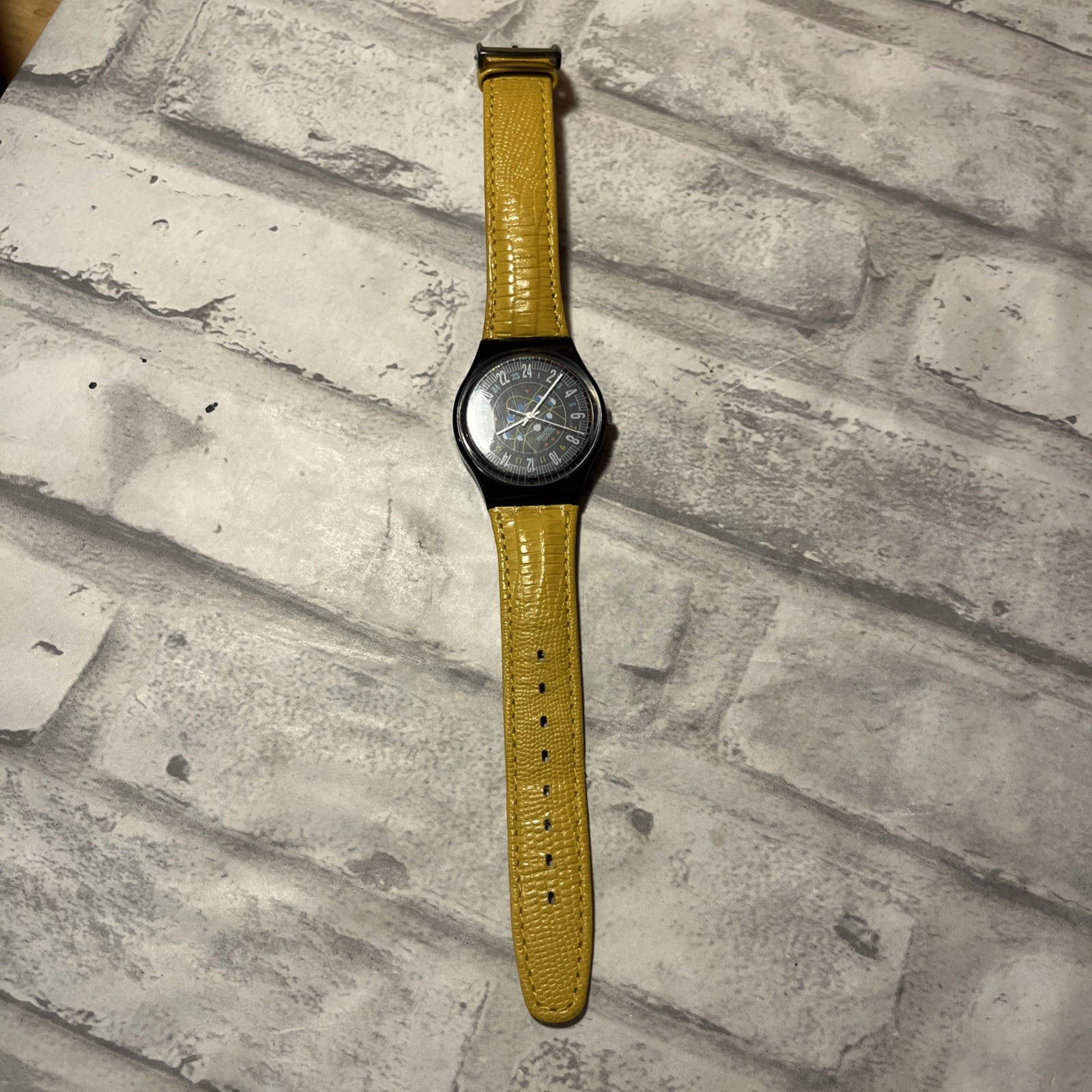 Swatch Gent 24H Ellypting GB152 1993 Vintage NOS Black Dial Mustard Yellow Strap
