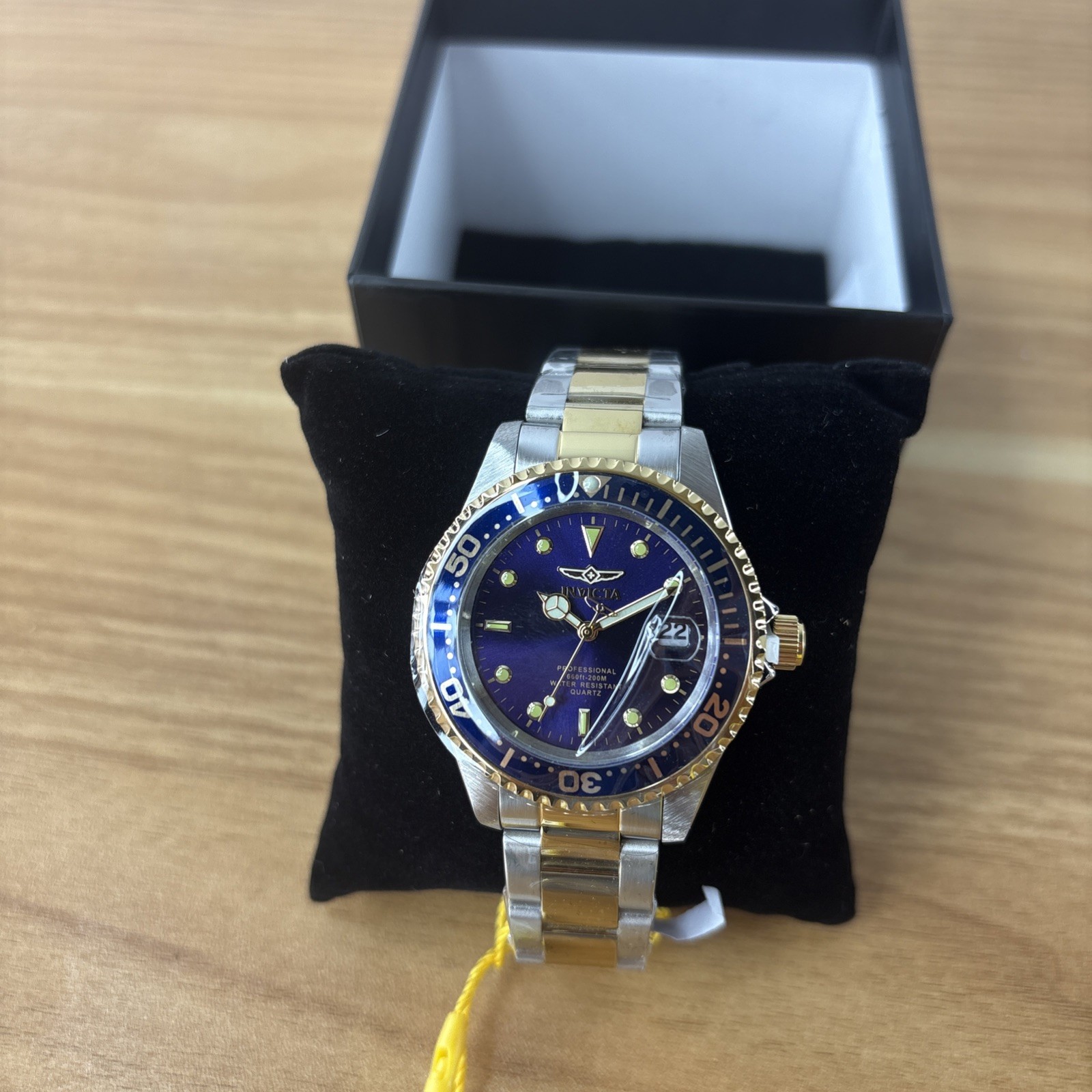 Invicta Men’s Pro Diver 22058 Two Tone Quartz 43mm Blue Dial Watch Box