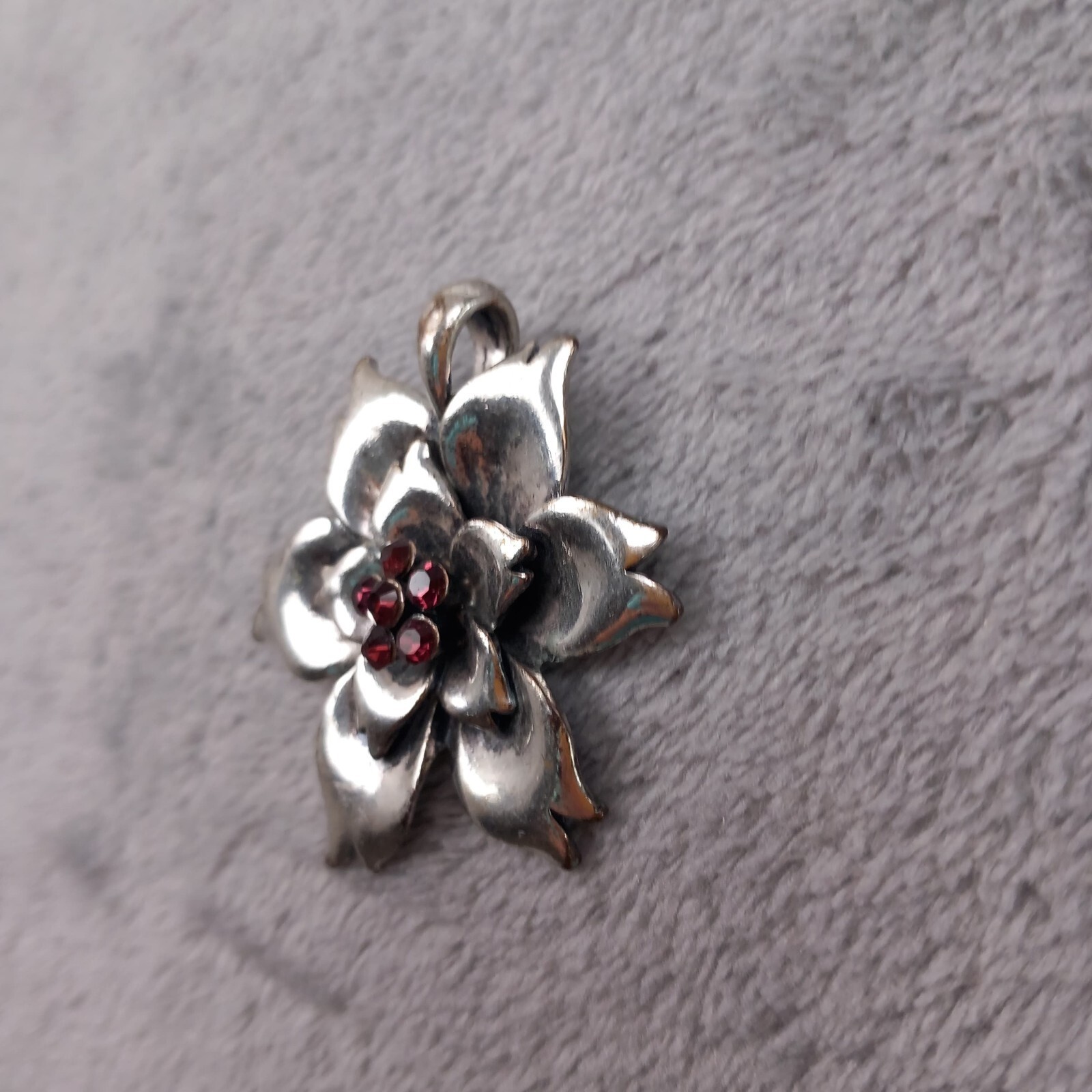 Unbranded Silver Red Rhinestone Flower Lotus Pendant Charm Vintage Y2K One Size
