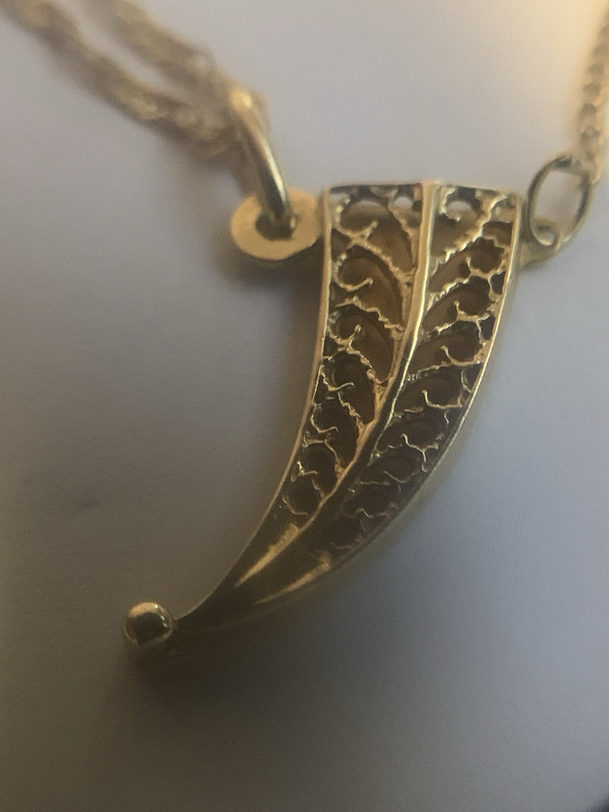 UNOAERRE 18 K Gold DAGGER NECKLACE with Gold Chain
