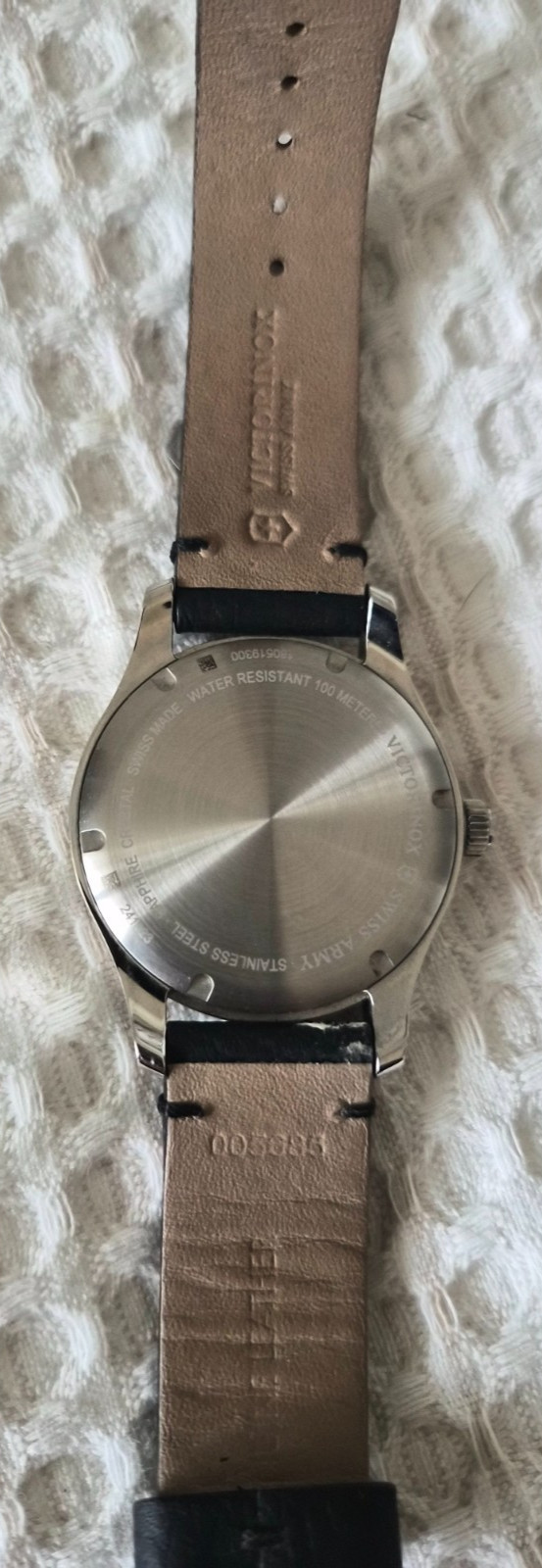 VICTORINOX Men’s 241823 Swiss Made Sapphire crystal Quartz Watch water Resist