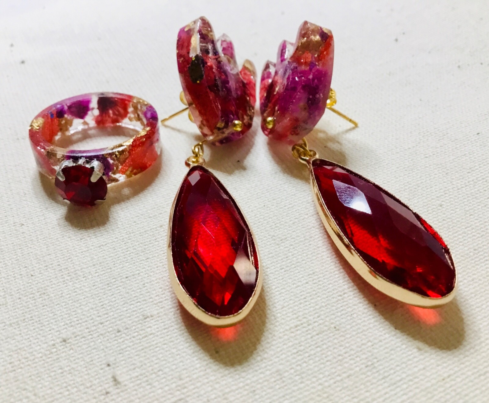 Crimson Garden Jewelry Set – Real Red Hortensias Ring & Drop Earrings in Resin