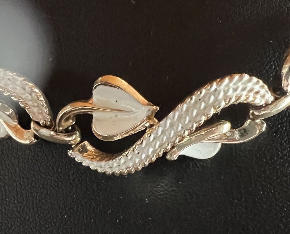 Vintage Coro Cream Necklace Gold-tone Stamped Des Pat. Pend 40s-50s 16 In