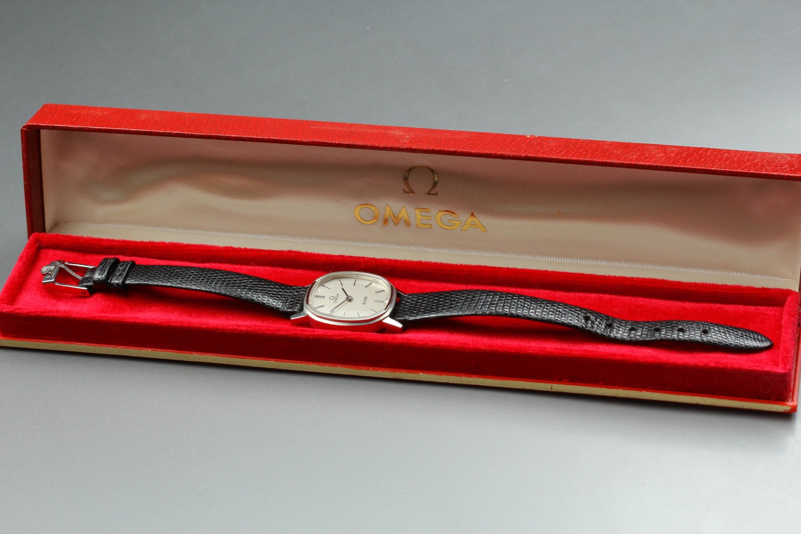 Vintage 1975 Omega De Ville Womens Watch Cal.625 Ref.511.0568 Manual From Japan