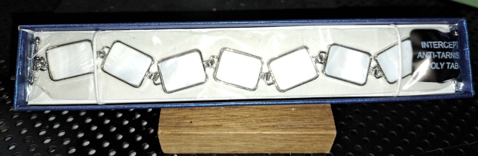WHITE SHELL ALLOY IRON BRACELET NIB