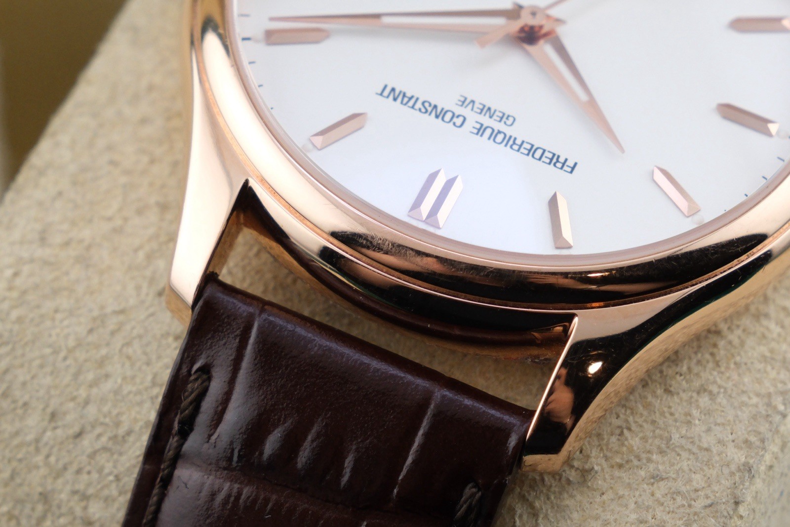 Frederique Constant White Dial FC-303V5B4 Men’s Watch Swiss Automatic 40mm MINT