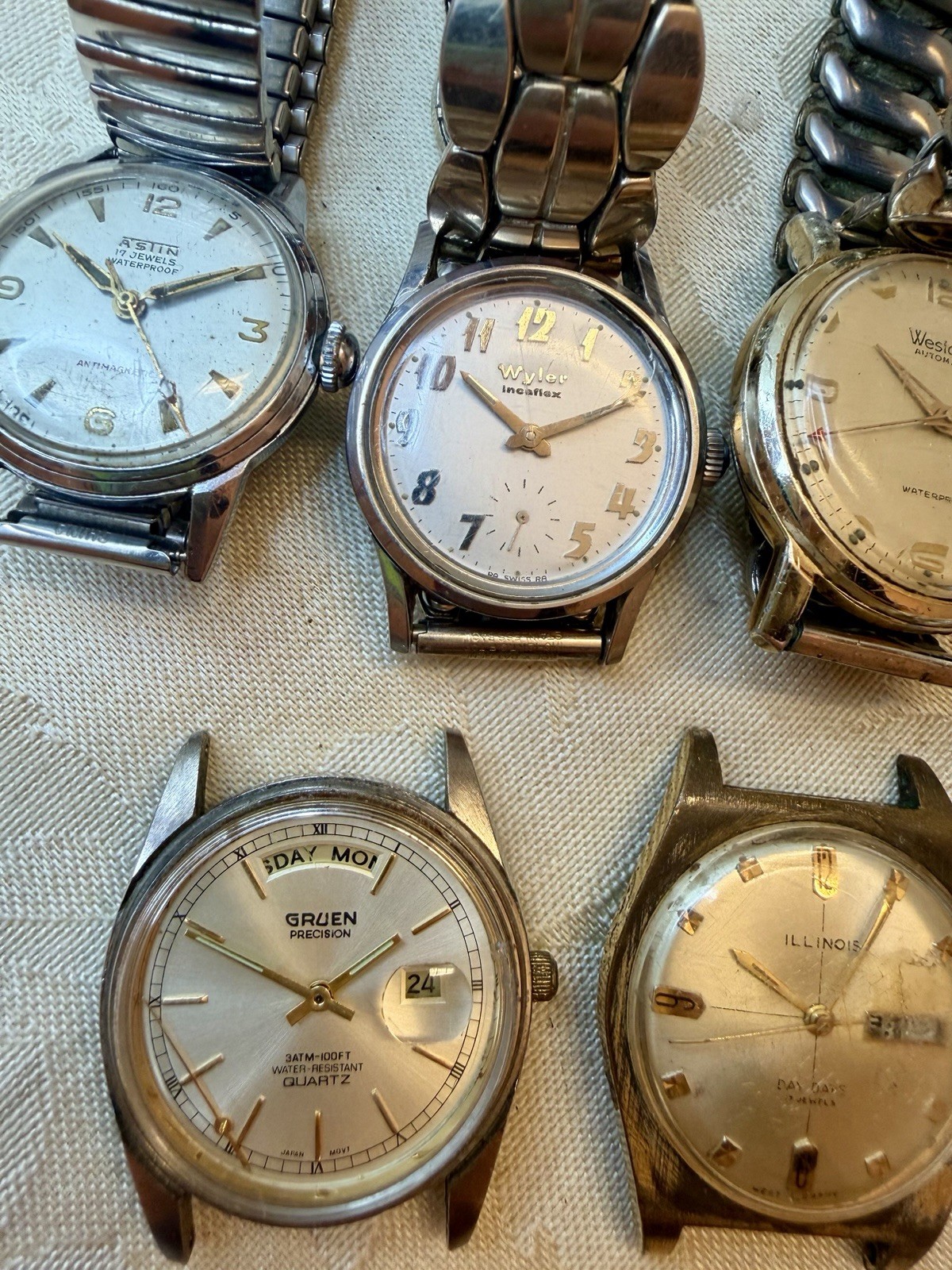 Lot Of 7 Vintage Men’s Watches Gruen Wyler Illnois Westclox Astin Timex