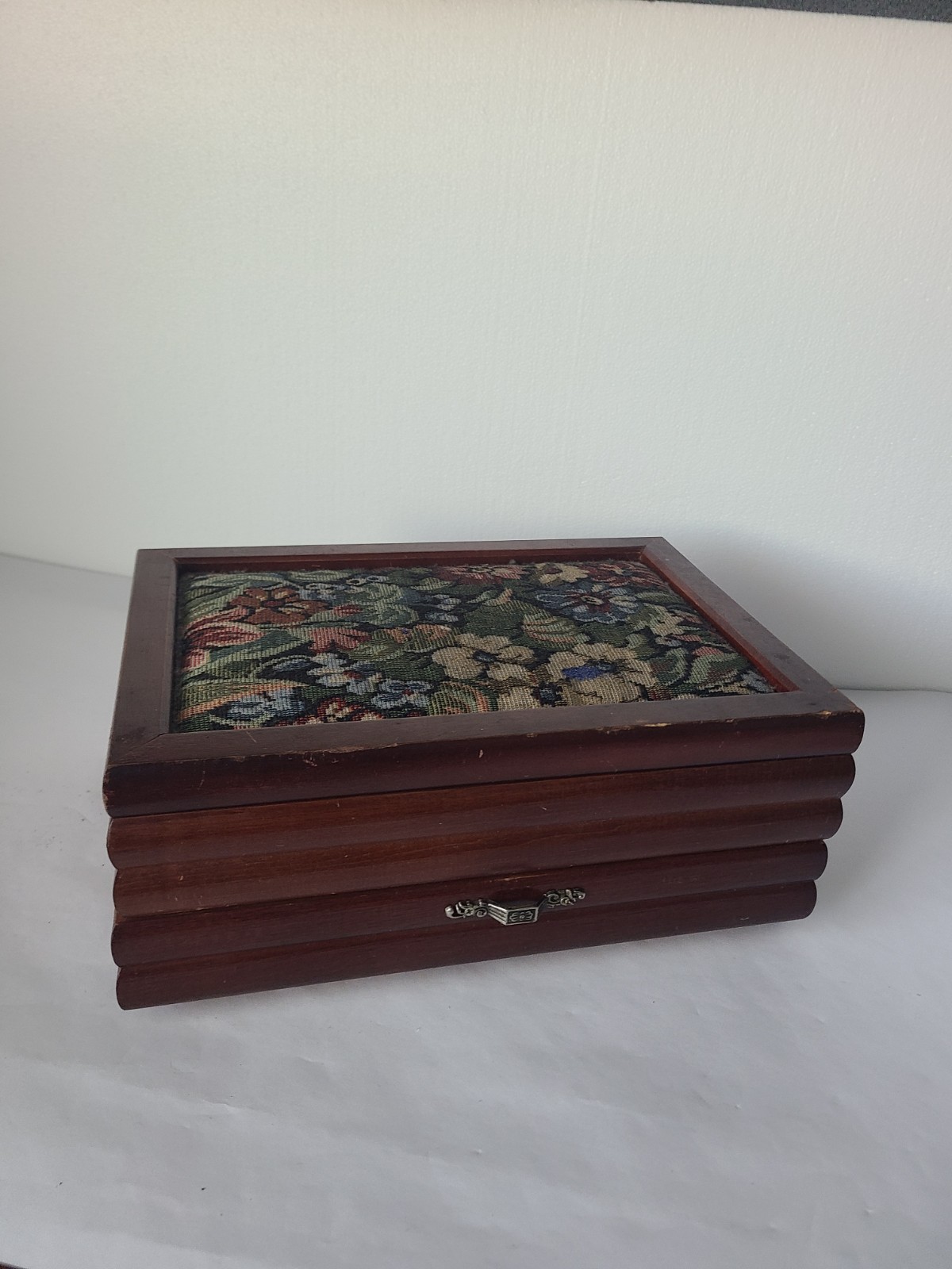 Vintage Floral Tapestry Top Wood Hinged Jewelry Box Pink Velvet Lining READ