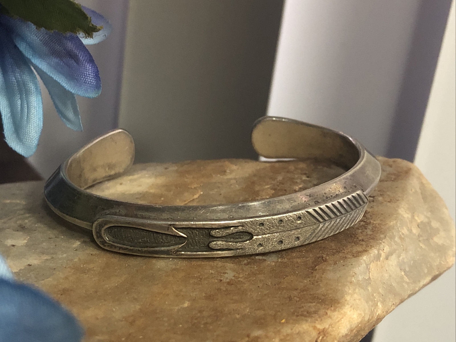 Roger Skeet Navajo 925 Sterling Feather Hand Stamped Cuff Bracelet 6 5/8″, 41.5g