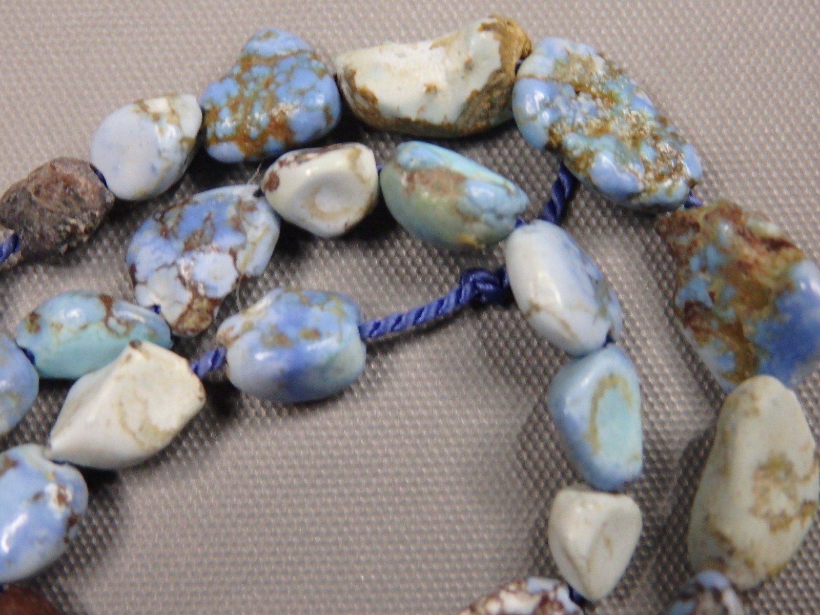 Natural GOLDEN HILLS TURQUOISE 5-8mm Pebble & Flat Nuggets 8″ Strand 22cts😍~E~