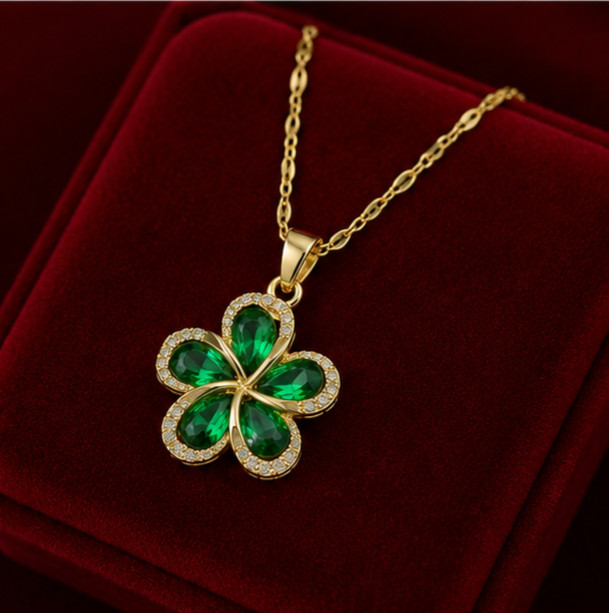 2.5Ct Pear Cut Simulated Emerald Women’s Pendant Necklace 14K Yellow Gold Plated