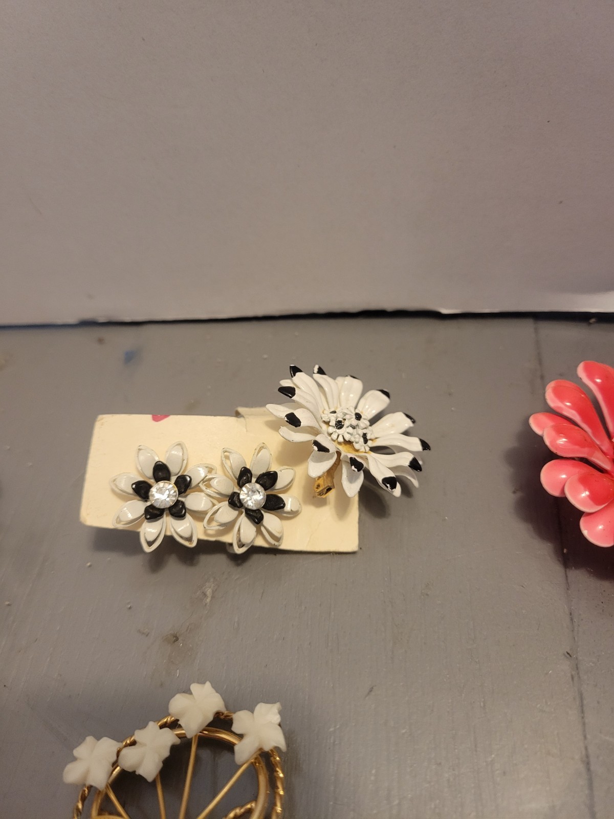 Vintage FLOWER POWER 11 ENAMEL/ METAL BROOCHES PINS And 7 Clip On Earring Pairs