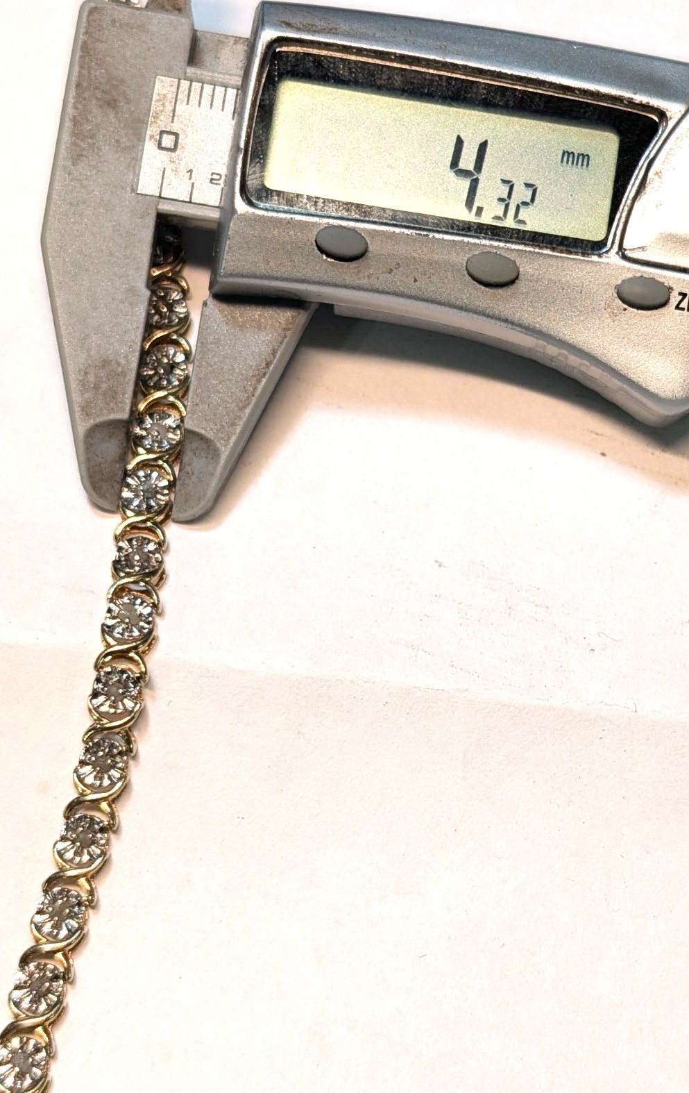10K YELLOW GOLD DIAMOND TENNIS BRACELET 7.50 INCHES LONG & 6.50 GRAMS