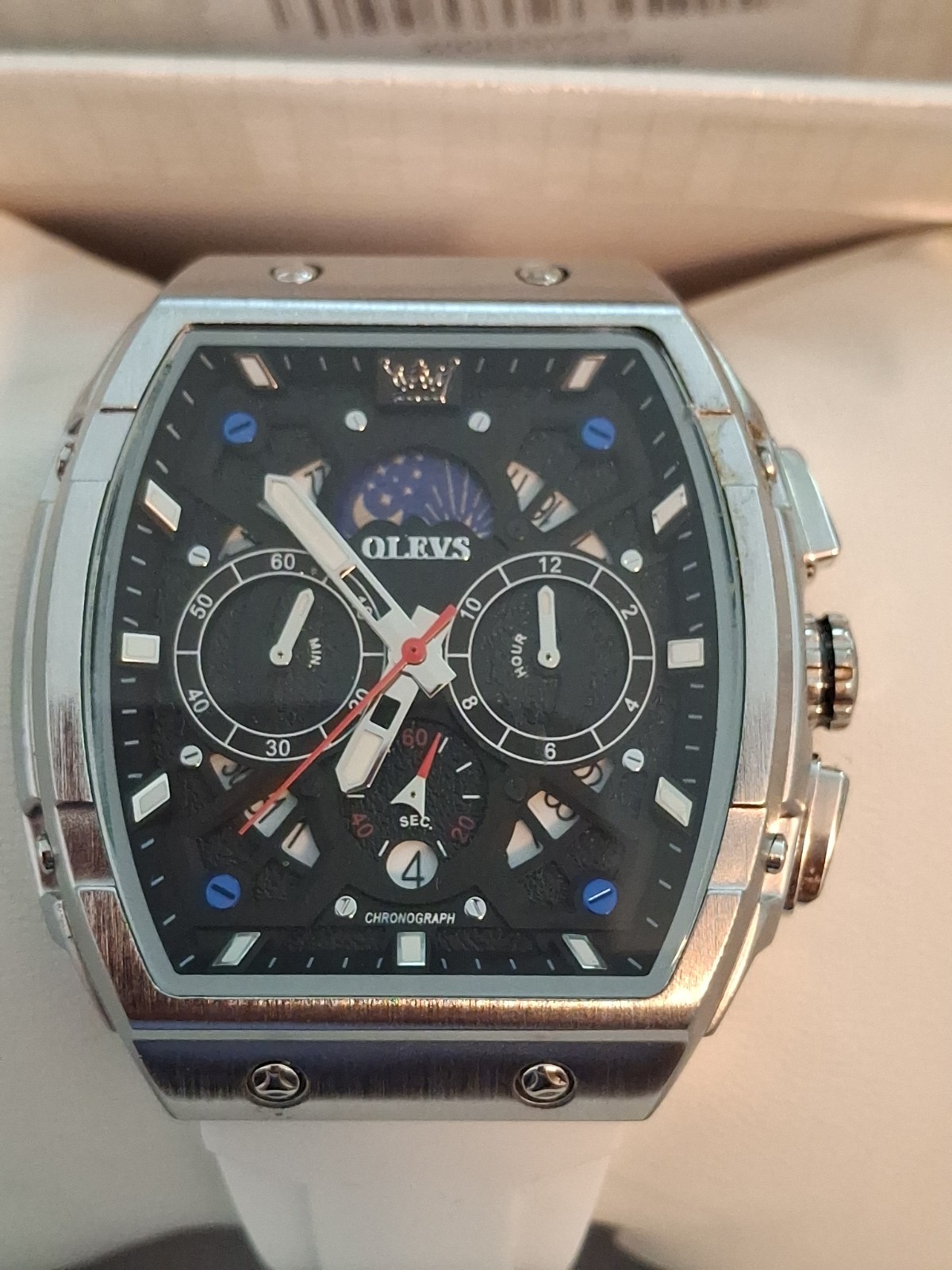 NIB OLEVS 2942G Mens Watch. Chrono W/Moon Phase Calendar,SS Case,White Strap.