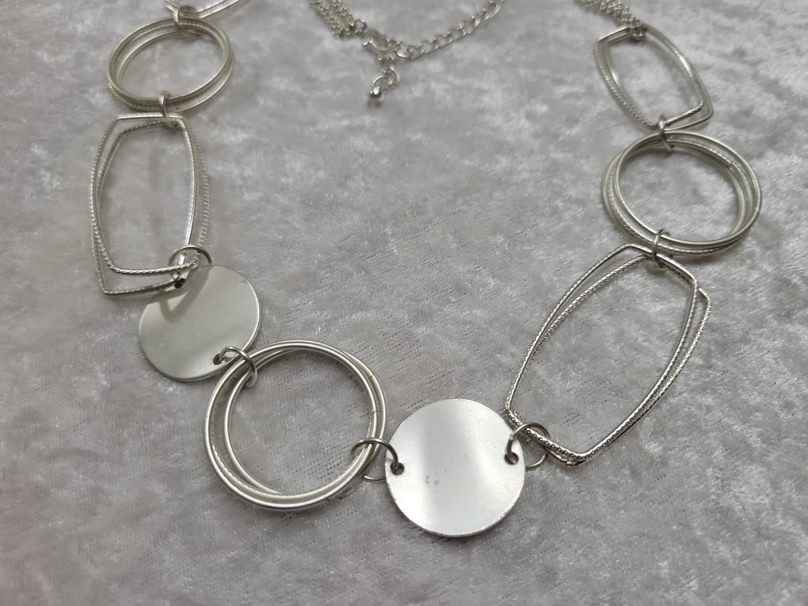 Necklace Silver Tone Shapes and Large Links Necklace 30″