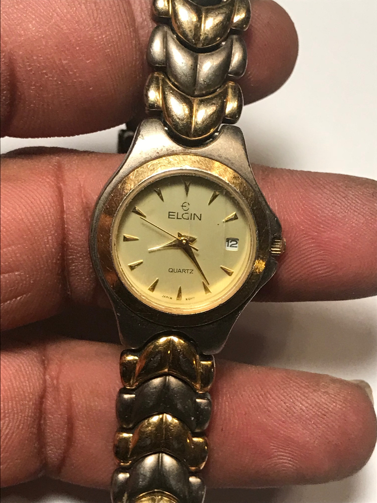 Nice Ladies Dual Tone Elgin EM885 Analog Watch With Date Feature