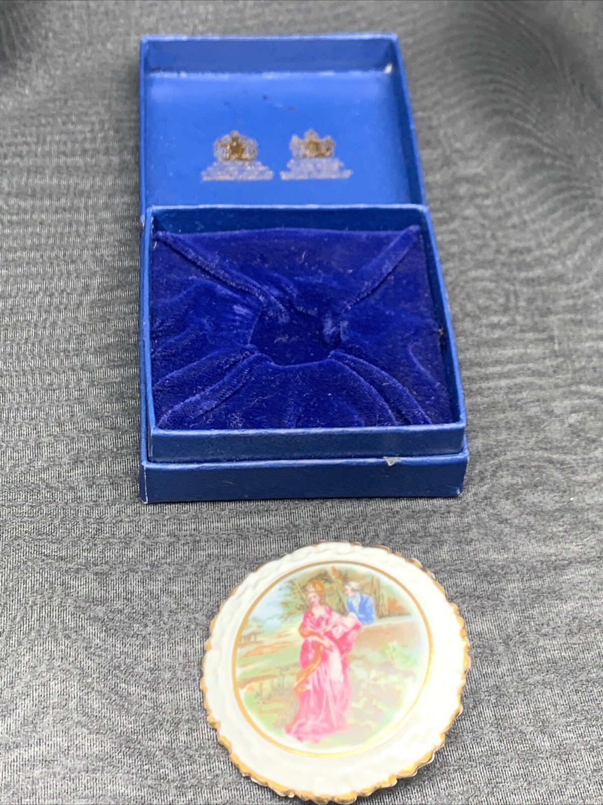 COALPORT Courting Couple Pin Brooch 2-1/8″ Made in England HALCYON DAYS ENAMELS
