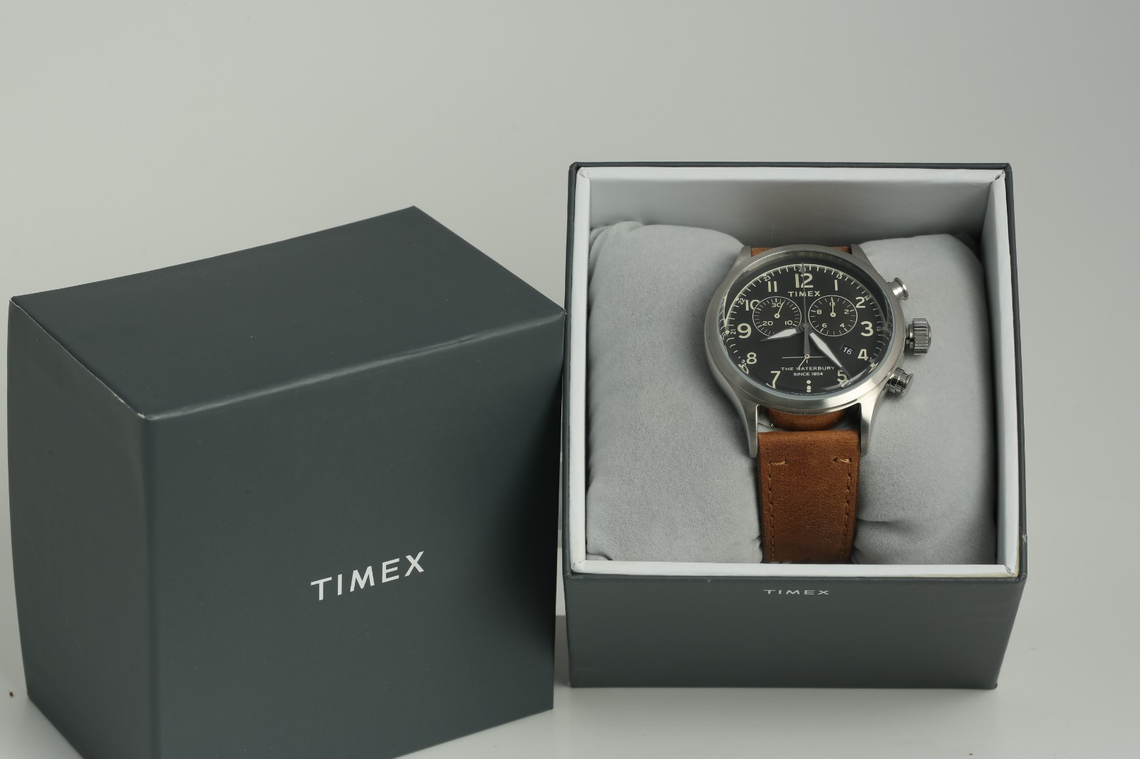Gents Timex Waterbury Chronograph Watch Black Dial Brown Leather Strap with Box