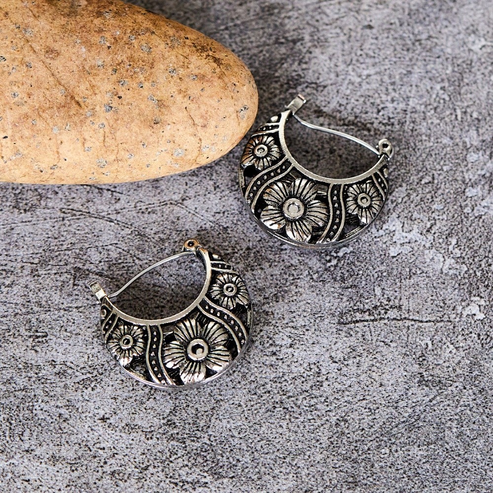 Women’s Retro Ear buckle Hollow Carved Pendant Earrings Bohemian Jewelry Alloy