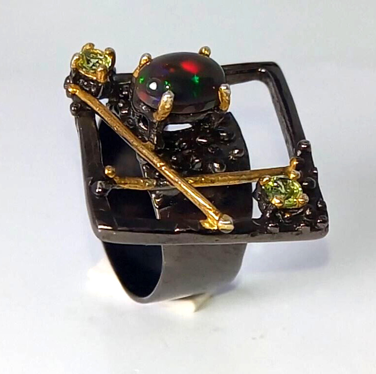 🔥🔥🔥Imposing TOP BLACK OPAL & CHRYSOLITE Ring in Silver & Gold, Size 17, 25