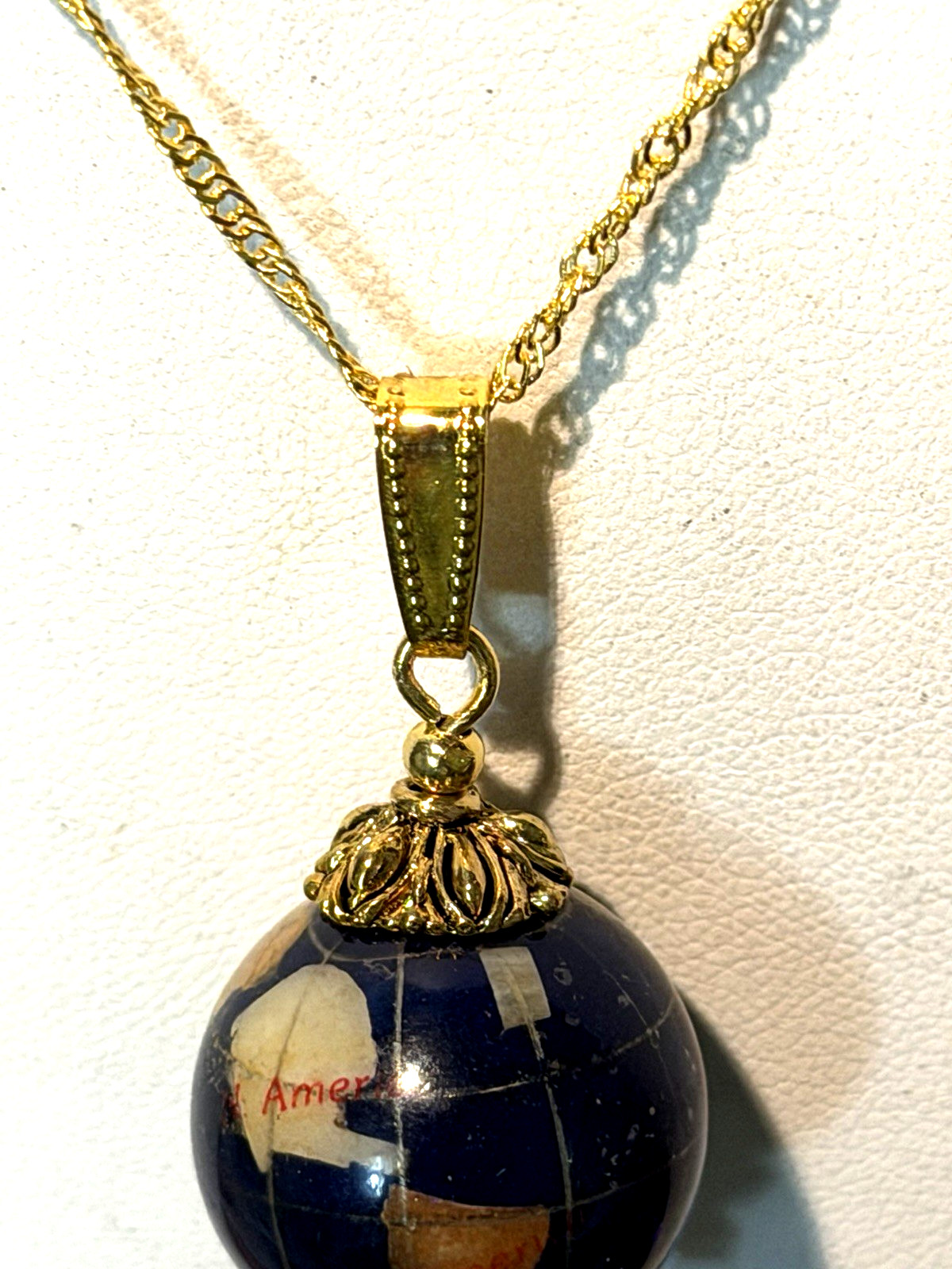 *NEW ITEM-LG. VTG. 20MM LAPIS GEMSTONE INTARSIA WORLD GLOBE NECKLACE. g