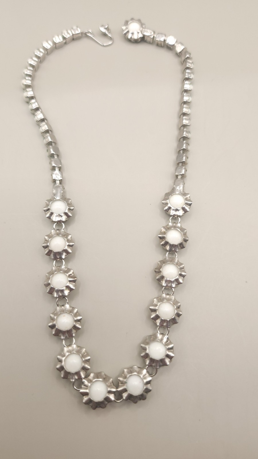 Vintage Weiss White Milk Glass Cabochon Choker Necklace 15″ Silver Tone 1950s