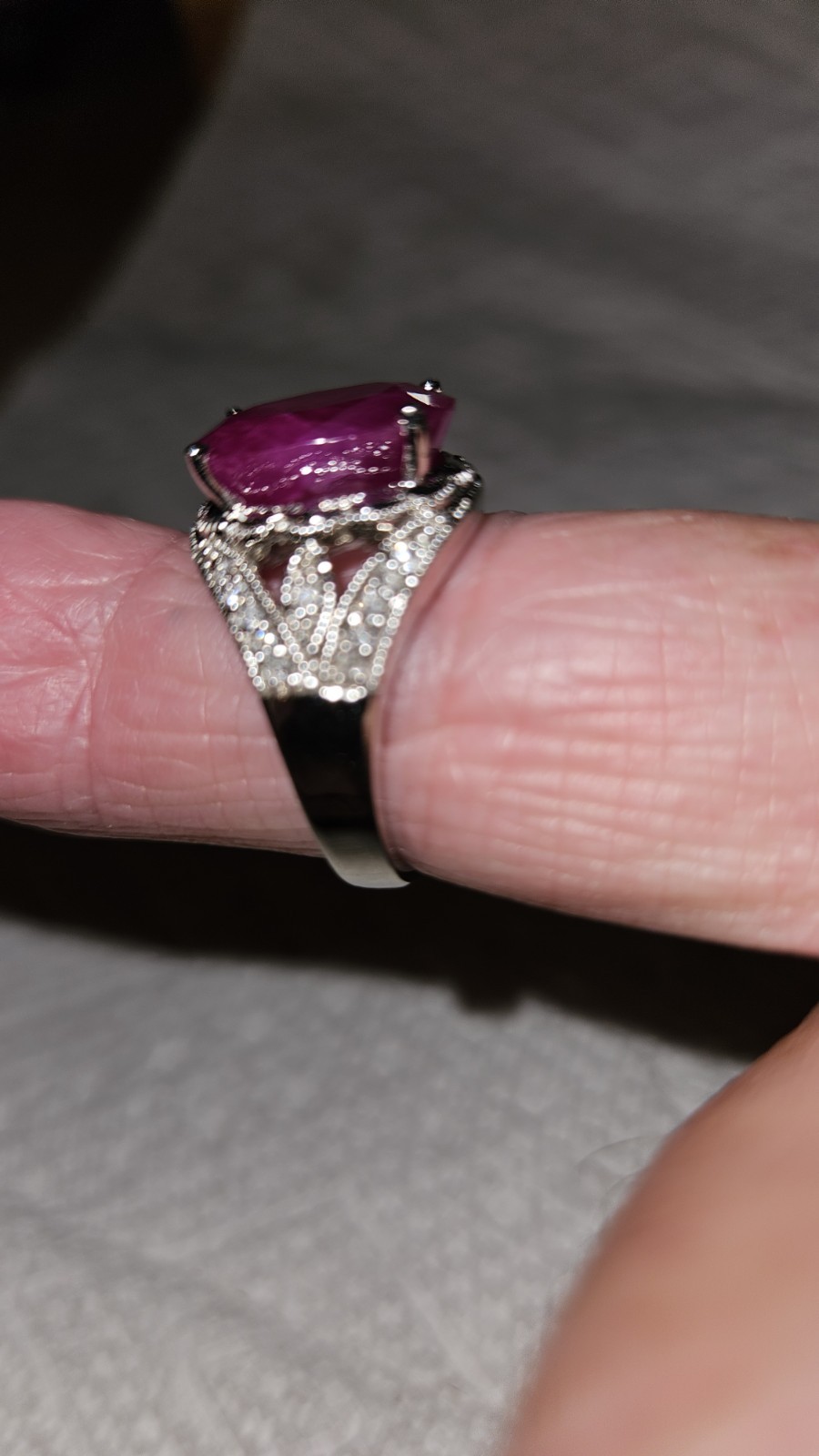 BEAUTIFUL COCKTAIL RING IN WHITE GOLD & DIAMONDS W/LAB CREATED RUBY